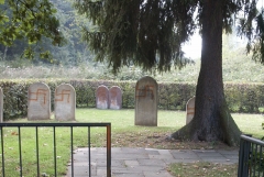 Vandalismus auf dem jüdischen Friedhof neben dem Friedensweg, Foto: Günter Benz